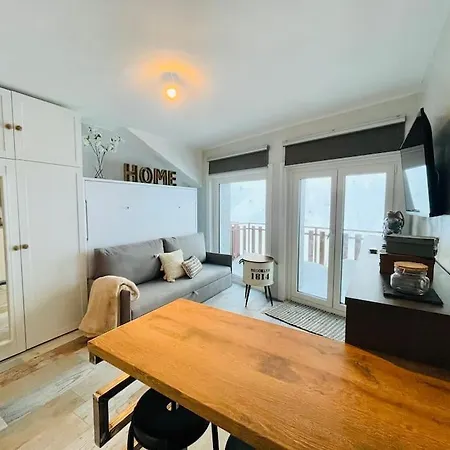 Estudio Pie De Pista-vistas-wiffi-netfli Hut 7353 Apartamento