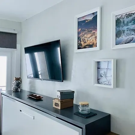 Estudio Pie De Pista-vistas-wiffi-netfli Hut 7353 Apartamento *
